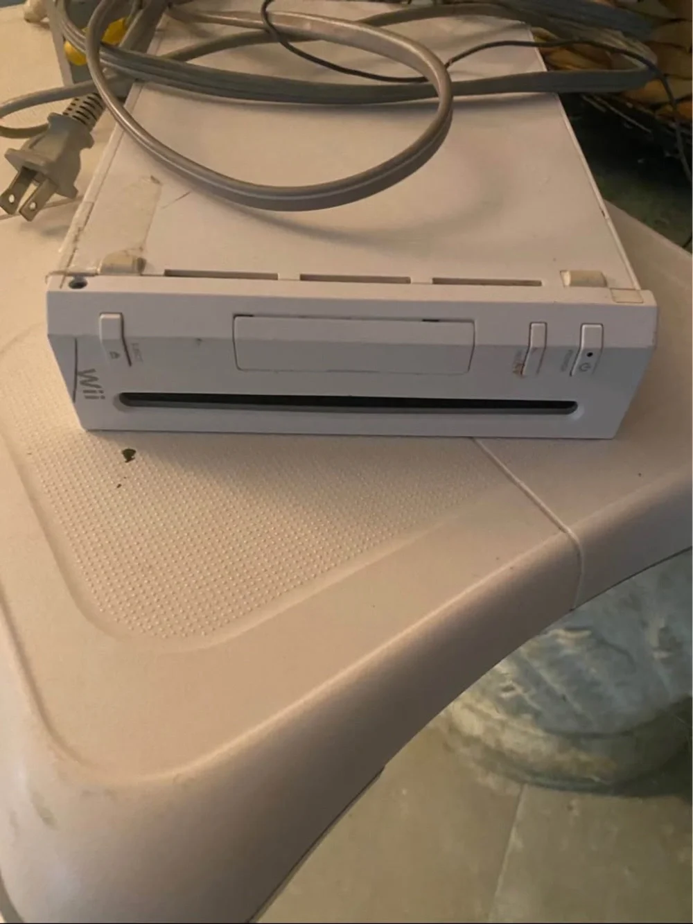 Nintendo White Wii Console with Cables